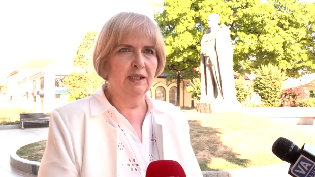 Професорка-Ваљевске-гимназије-жели-на-суду-да-докаже-да-је-рак-добила-због-бомбардовања-1999. Професорка-Ваљевске-гимназије-жели-на-суду-да-докаже-да-је-рак-добила-због-бомбардовања-1999.