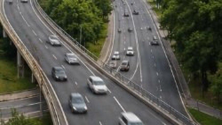 zastoj-na-auto-putu-kod-malog-pozarevca:-ocekuje-se-dodatno-opterecenje-saobracaja-zbog-vikenda zastoj-na-auto-putu-kod-malog-pozarevca:-ocekuje-se-dodatno-opterecenje-saobracaja-zbog-vikenda