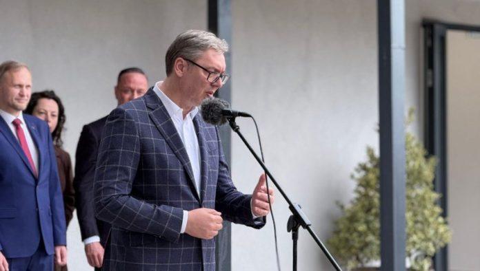 evo-u-kakvom-je-stanju-pruga-o-kojoj-je-vucic-danas-pricao:-50-godina-u-nju-niko-nije-ulozio-ni-dinara,-ograda-na-mostu-samo-sto-ne-padne