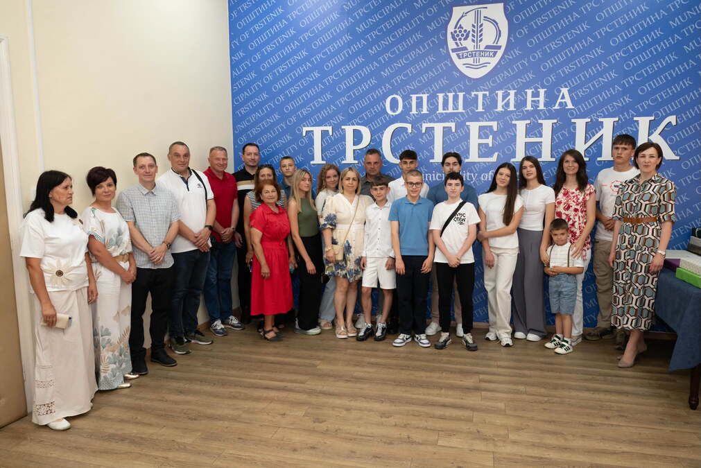 uruceni-laptopovi-najboljim-maturantima:-opstina-trstenik-nagradila-ucenike-generacije uruceni-laptopovi-najboljim-maturantima:-opstina-trstenik-nagradila-ucenike-generacije