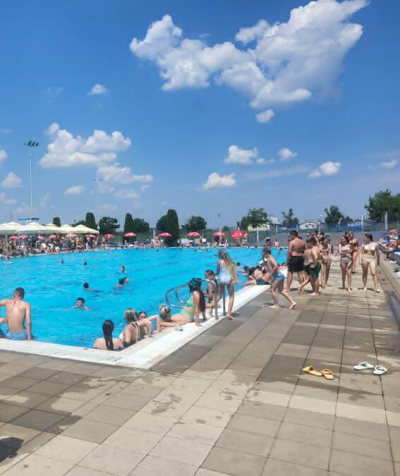 vrucina-puni-gradsko-kupaliste:-dobra-poseta-na-”lagatoru”-(foto) vrucina-puni-gradsko-kupaliste:-dobra-poseta-na-”lagatoru”-(foto)
