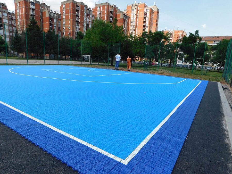 novi-teren-za-basketase-sportisti-dobijaju-savremeni-prostor,-izgradeni-u-dvoristu-os-”kadinjaca” novi-teren-za-basketase-sportisti-dobijaju-savremeni-prostor,-izgradeni-u-dvoristu-os-”kadinjaca”