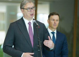 PREDSEDNIK OSUDIO NAPAD NA AUTOMOBIL SINA DINKA GRUHONjIĆA: Srbija mora biti sigurna za sve ljude predsednik-osudio-napad-na-automobil-sina-dinka-gruhonjica:-srbija-mora-biti-sigurna-za-sve-ljude