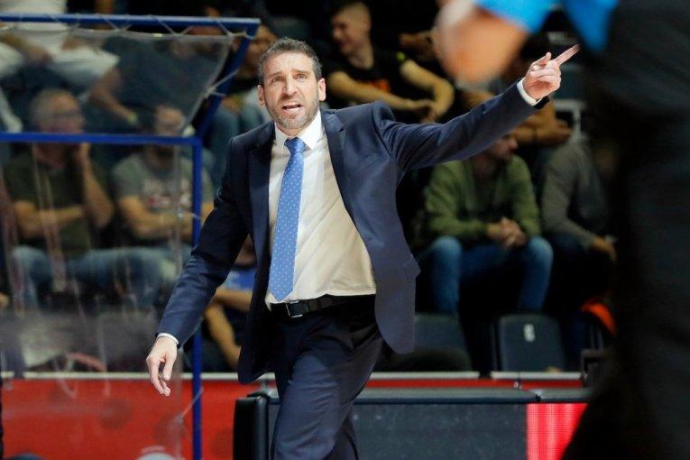 prvi-planovi-ibona-navara:-evo-zasto-je-bas-sada-trener-crvene-zvezde-dosao-u-beograd-(foto) prvi-planovi-ibona-navara:-evo-zasto-je-bas-sada-trener-crvene-zvezde-dosao-u-beograd-(foto)