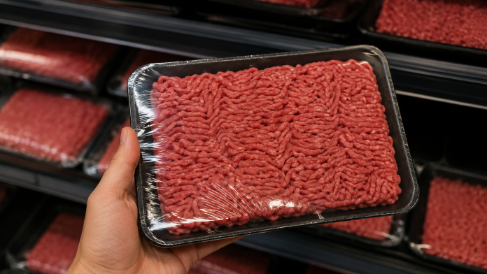 ako-vidite-ovo-na-dnu-pakovanja,-nemojte-kupovati-mleveno-meso:-boja-cesto-moze-da-zavara