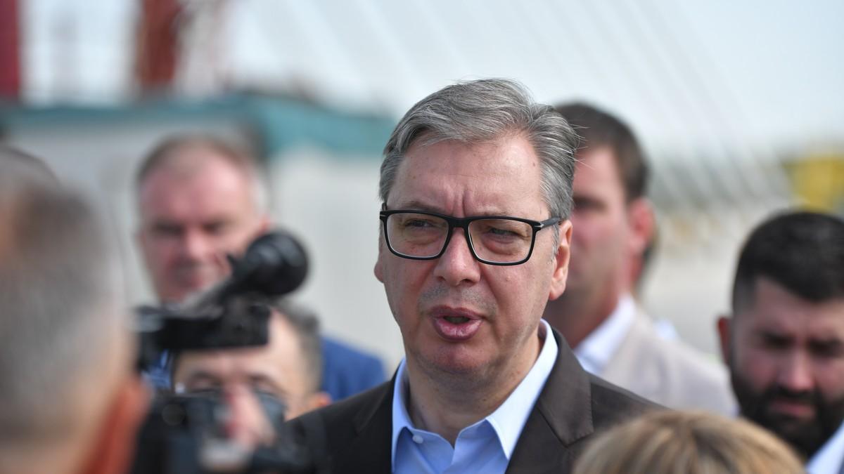 “nek-sluzbe-iz-celog-sveta-istraze-slucaj”-vucic-o-aferi-“zvucni-top”:-“gradani,-videce-sve-za-nekoliko-godina” “nek-sluzbe-iz-celog-sveta-istraze-slucaj”-vucic-o-aferi-“zvucni-top”:-“gradani,-videce-sve-za-nekoliko-godina”