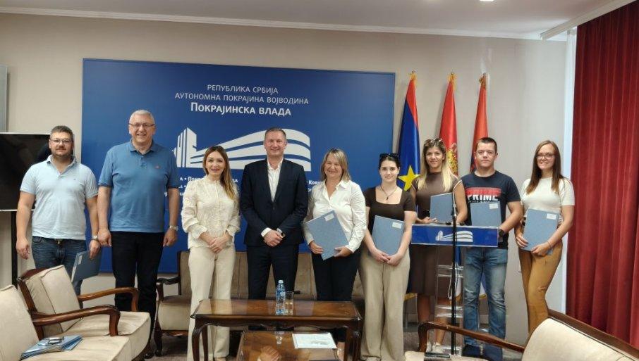 za-nabavku-prikljucne-mehanizacije,-masina-i-opreme:-dodeljeni-ugovori-za-podrsku-organskoj-proizvodnji-u-ap-vojvodini za-nabavku-prikljucne-mehanizacije,-masina-i-opreme:-dodeljeni-ugovori-za-podrsku-organskoj-proizvodnji-u-ap-vojvodini