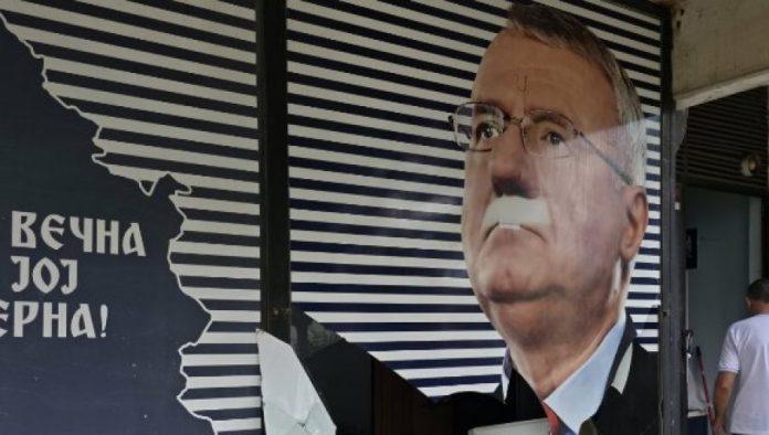 bolje-da-ih-nade-policija-nego-seselj:-huligani-kukavicki-ostetili-prostorije-srs