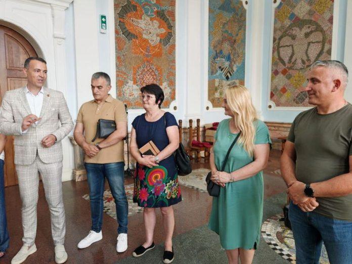 krusevac-bio-domacin-malisanima-iz-gracanice,-plemetine-i-priluzja-poseta-predskolaca-sa-kosova-i-metohije-(foto)