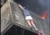 Herojski čin! Vlasnica usred vatrene stihije rizikovala život da bi spasila pse: Ono što je uradila odmah zatim ZAPREPASTILO internet (VIDEO) herojski-cin!-vlasnica-usred-vatrene-stihije-rizikovala-zivot-da-bi-spasila-pse:-ono-sto-je-uradila-odmah-zatim-zaprepastilo-internet-(video)