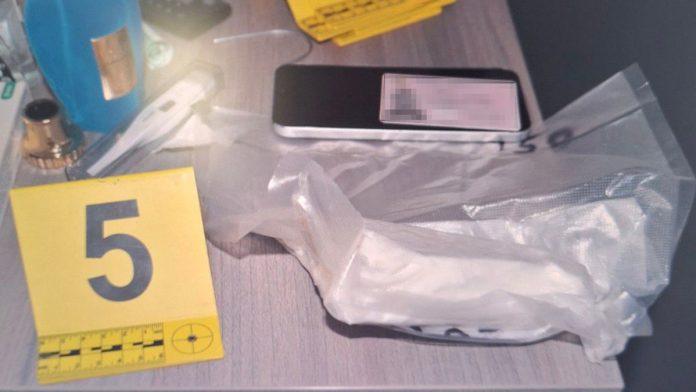 policija-zaustavila-auto-u-centru-beograda,-minut-kasnije-uhapsena-su-dvojica-crnogorskih-drzavljana!-evo-sta-je-nadeno-kod-njih-(foto)