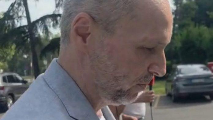 sa-lica-mesta:-olenik-glumi-heroja-na-mrezama,-a-uplasen-stigao-na-informativni-razgovor-isprepadan-svojim-lazima-o-zvucnom-topu-(foto)