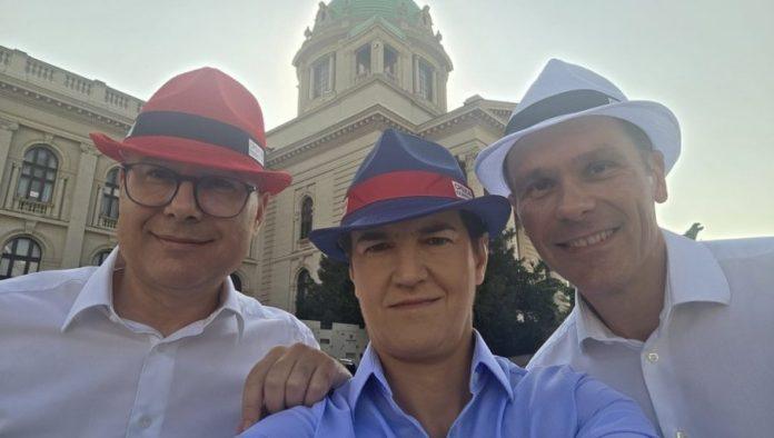 sa-sesirima-u-boji-srbije:-brnabic,-vucevic-i-mali-pozvali-gradane-na-skup-27.-juna-u-beogradu-(foto)