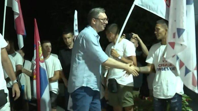 “dobili-smo-rezultate-istrazivanja-izbora”-vucic-u-indiji-sa-gradanima-koji-pesace-do-beograda-na-skup-27.-juna:-“bolje-je-nego-ranije”-(foto,-video)