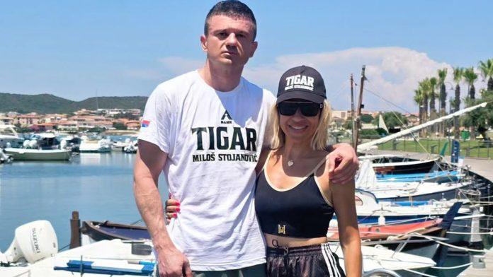 jovana-jeremic-i-tigar-treniraju-na-ulici-on-skinuo-majicu-i-preznojava-se,-a-voditeljka-u-sortsu-i-topu-–-sve-prsti-(video)