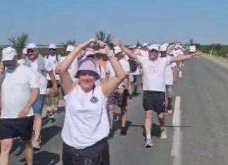 VELIČANSTVENE SCENE UOČI SKUPA U BEOGRADU: Reke ljudi pešače ka prestonici uz jasnu poruku “Srbija pobeđuje” (FOTO/VIDEO) velicanstvene-scene-uoci-skupa-u-beogradu:-reke-ljudi-pesace-ka-prestonici-uz-jasnu-poruku-“srbija-pobeduje”-(foto/video)