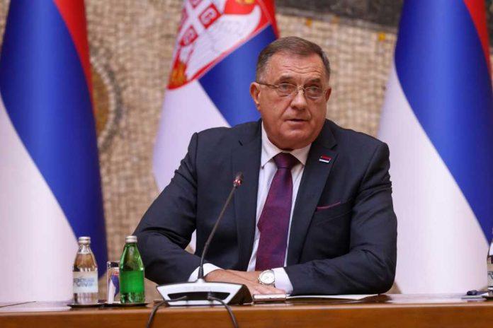 “srbija-ce-i-ovog-puta-pokazati-da-veruje-u-svoju-buducnost-i-politiku-odgovornosti”-milorad-dodik-pozvao-gradane-na-veliki-narodni-skup-27.-juna