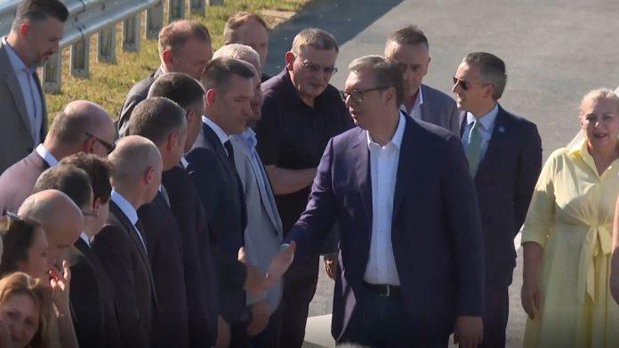 “pravicemo-centre-za-obucavanje-robota”-vucic:-“ulozicemo-mnogo-u-nuklearku-zbog-novih-fabrika-za-vestacku-inteligenciju”
