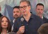 “PEVAJ SRBIJO, ZEMLjO JUNAKA” Čaroban doček Vučića u Oplanićima, ore se pesme Baje Malog Knindže “pevaj-srbijo,-zemljo-junaka”-caroban-docek-vucica-u-oplanicima,-ore-se-pesme-baje-malog-knindze
