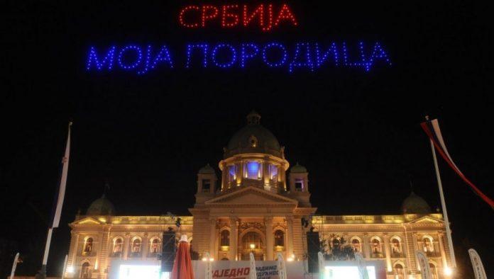 dron-sou-ispred-skupstine:-srbija-jedna-porodica-(video)