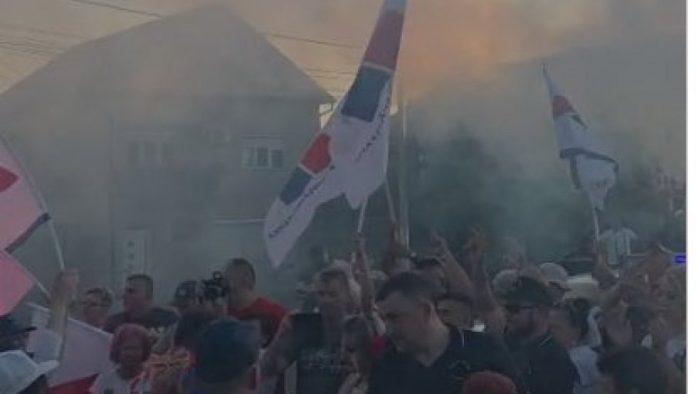 grocka-uz-vucica:-gradani-izasli-na-ulice,-spremaju-se-za-veliki-sutrasnji-skup,-pa-poznatom-porukom-ujedinili-srbiju-(video)