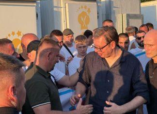 NE PRESTAJE “ACO, SRBINE”: Građani uz skandiranje ispraćaju Vučića iz Oplanića (VIDEO) ne-prestaje-“aco,-srbine”:-gradani-uz-skandiranje-ispracaju-vucica-iz-oplanica-(video)