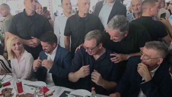 vucic-zaigrao-sa-gradanima:-neverovatna-atmosfera-i-veselje-u-oplanicima-(video)