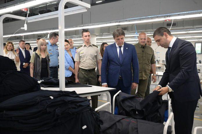 ministar-gasic-obisao-luss-textile-u-krusevcu:-razgovarano-o-saradnji-sa-sistemom-odbrane-srbije