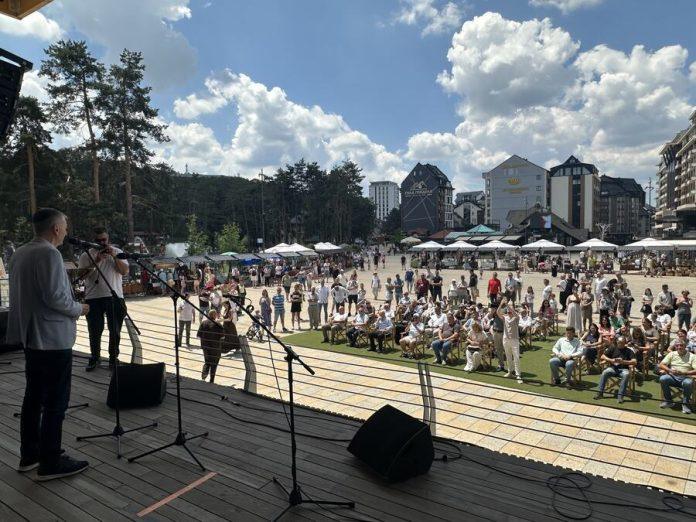 spoj-tradicije-i-razvoja:-na-zlatiboru-poceo-sajam-poljoprivrede-i-gastro-turizma