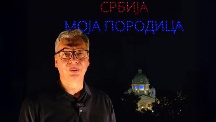 “predivan-sou!-vidimo-se-u-18-casova!”-dronovi-najavili-veliki-skup-sns-na-nebu-iznad-skupstine,-vucic-objavio-snimak-(foto,-video)