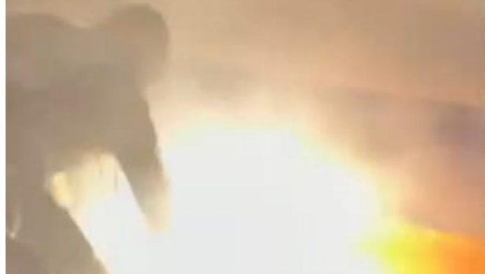 uz-“alahu-ekber”-i-psovke-skidaju-i-pale-zastavu-republike-srpske:-banjaluka-osudila-jeziv-incident-(video)