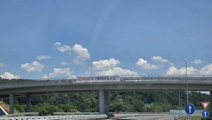 trobojka-i-poruka-–-“srbija-pobeduje,-vidimo-se-27.-juna”:-pogledajte-velicanstvene-prizore-sirom-zemlje-(video)
