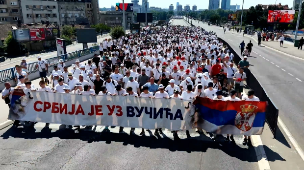 Скуп-СНС-а-“Србија-једна-породица”-испред-Дома-Народне-Скупштине-у-Београду