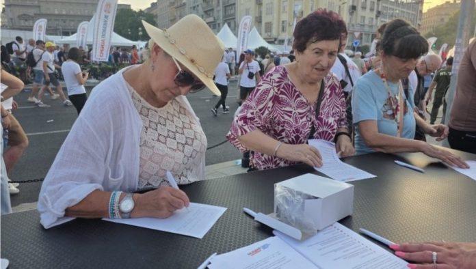 srbija-jedna-porodica:-gradani-popunjavaju-listice-sa-temama-koje-ih-najvise-interesuju