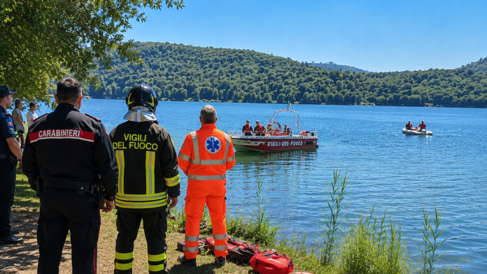 nestao-muz-ministarke-za-porodicna-pitanja-drama-u-italiji:-bili-zajedno-na-camcu,-a-onda-je-upao-u-jezero,-u-potragu-ukljucene-sve-sluzbe