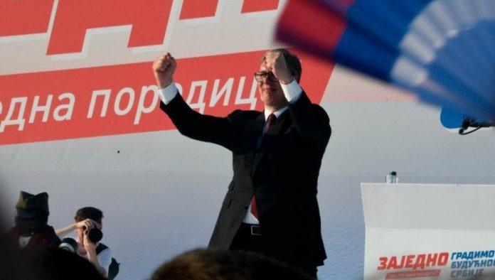 “ponosan-na-nas-narod,-zajedno-mozemo-sve”-predsednik-podelio-kadrove-velelepnog-skupa-“srbija-jedna-porodica”-(video)