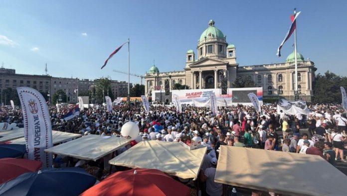 pogledajte-snimak-iz-vazduha:-ovako-izgleda-atmosfera-na-skupu-“srbija-jedna-porodica”-(video)