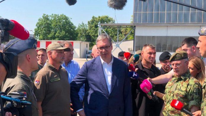 “uspeli-smo-da-obezbedimo-da-mig-ovi-obavljaju-funkcije-lovaca,-ali-i-bombardera:-vucic-zadovoljan-na-prikazu-aviona-vojske-srbije