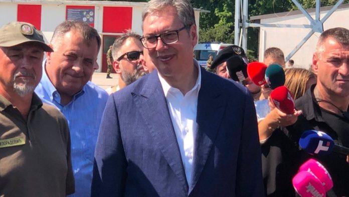 mocna-armija-u-batajnici:-vucic-na-prikazu-novih-sredstava-vojske-srbije-(foto/video)
