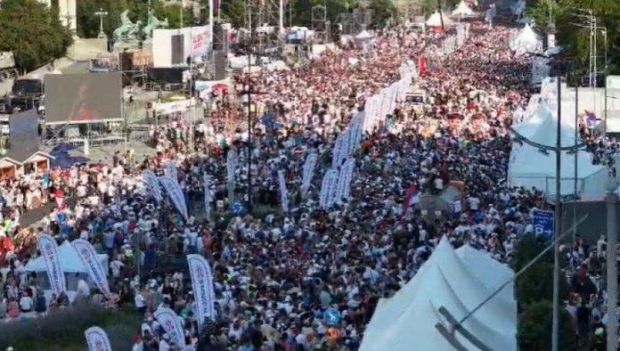 ujedinjena-srbija:-velicanstven-snimak-skupa-“srbija-jedna-porodica”-iz-vazduha-(video)