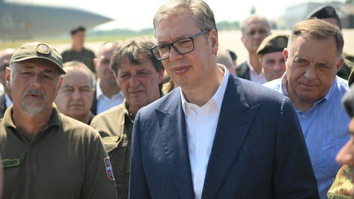 “ubaceno-je-60.000-listica”-vucic-o-predlozima-koje-su-ostavili-ucesnici-jucerasnjeg-skupa:-“mnogo-toga-ima-da-se-nauci-od-naroda”