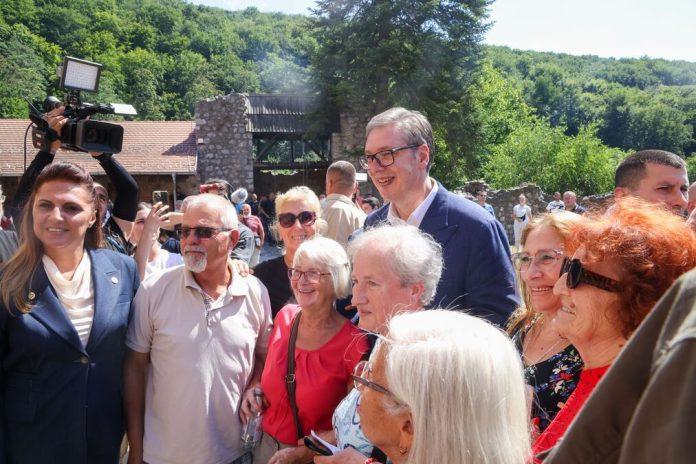 “ovo-je-borba-za-ljude!”-predsednik-vucic-predstavio-mobilne-ambulante:-zdravstvena-zastita-stize-i-do-najudaljenijih-sela,-lekari-stizu-tamo-gde-nisu!-(video)