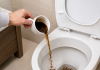 Sve više ljudi sipa talog od kafe u WC šolju: Ovaj jednostavan trik počeli su svi da koriste sve-vise-ljudi-sipa-talog-od-kafe-u-wc-solju:-ovaj-jednostavan-trik-poceli-su-svi-da-koriste