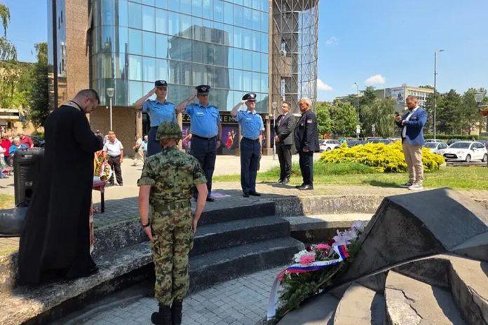 vidovdan-obelezen-u-kragujevcu:-polozeni-venci-i-odata-pocast-stradalim-junacima-za-slobodu-srbije-(foto)