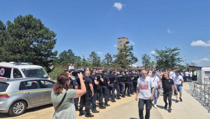 siptarski-specijalci-dosli-na-gazimestan:-srbi-naterani-da-izlaze-jedan-po-jedan-(foto)