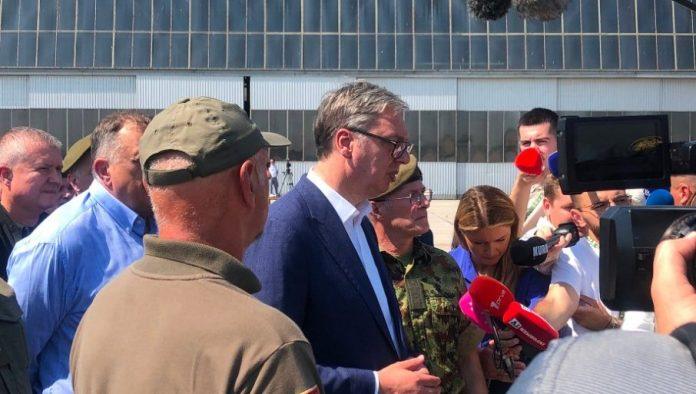“hvala-vam-teodora-sto-branite-i-cuvate-nasu-zemlju”-vucica-odusevila-devojka-koja-upravlja-sistemom-“mistral”