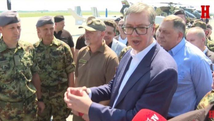 “ovo-je-potpuno-novo-nesto-sto-smo-dobili”-vucic-u-batajnici-pregledao-i-rakete-“alas”-koje-ce-sluziti-za-precizna-gadanja