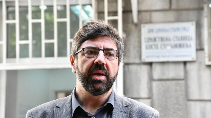 “ona-ne-treba-nista-da-se-pita”-raskol-u-opozicionoj-javnosti,-lazovic-zamerio-studentima-sto-je-na-protestu-u-kraljevu-govorila-bivsa-nestoroviceva-poslanica