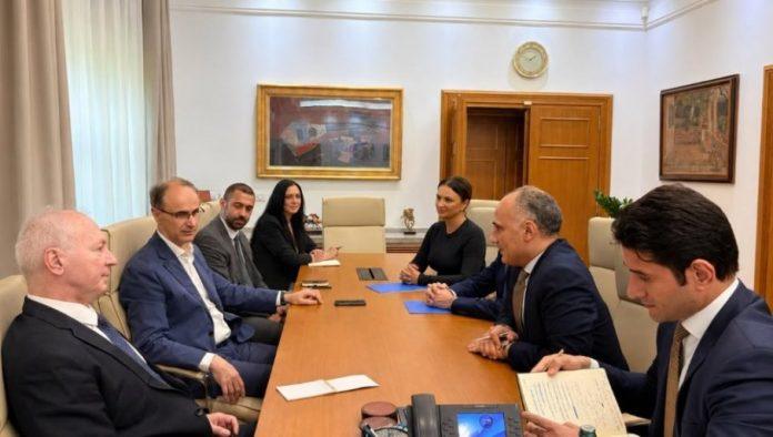 vazan-sastanak:-premijer-macut-razgovarao-sa-predstavnicima-direktorata-civilnog-vazduhoplovstva-srbije-(foto)