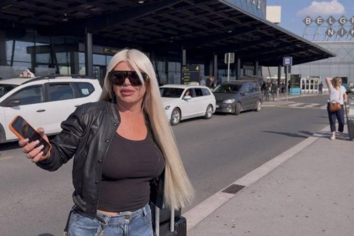 najvece-grudi-na-estradi-sada-skacu-na-mikonosu:-atraktivna-dara-izludela-grke-svojim-tesnim-krpicama!-(video)